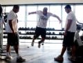 Adriano comea a semana com treino para fortalecer tornozelo e panturrilha Imperador faz trabalho de saltos com os fisioterapeutas do Corinthians (Foto: Agncia Estado)