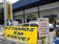 Justia determina volta ao trabalho de 40% dos funcionrios dos Correios Funcionrios dos Correios em greve em So Paulo, nesta quinta-feira (6) (Foto: Agncia Estado)