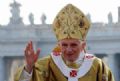 Papa proclama 3 novos santos  O Papa Bento XVI durante a cerimnia de proclamao neste domingo (23) no Vaticano (Foto: AP)