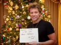 Jon Bon Jovi divulga foto para desmentir rumores sobre sua morte Msico Jon Bon Jovi em foto para desmentir boatos sobre sua morte (Foto: David Bergman/Divulgao)