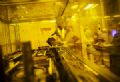 Corrida pelo sucessor do silcio pode determinar futuro dos chips Max Shulaker, estudante de engenharia eltrica, confere wafer de silcio com circuito de nanotubos de carbono. Foto: Lianne Milton/The New York Times