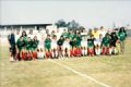 Segunda fase de aulas de futebol feminino comea em Mau Kleiton Lima,ex-tcnico da seleo brasileira de futebol feminino,posa com time de Mau / Foto: Divulgao 