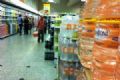 Supermercados do ABCD registram fluxo intenso de consumidores  Bebidas e produtos congelados foram os mais procurados na tarde desta sexta-feira nos supermercados. Foto: Felipe Logli