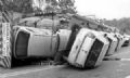 Caminho tomba sobre carro na rodovia ndio Tibiri  Carro ficou totalmente destrudo. Foto: Luciano Vicioni