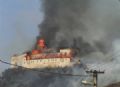 Incndio atinge castelo na Eslovquia Castelo pegou fogo no sbado (10) na aldeia de Krasnohorske Podhradie. (Foto: Reuters)
