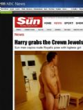 Mesmo advertido, jornal britnico publica fotos do prncipe Harry nu 