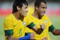 Neymar faz 3, e seleo brasileira goleia China em amistoso Neymar e Lucas comemoram gol da seleo brasileira sobre a China. Foto: Antonio Scorza/France Presse 