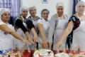 Companhia das Mulheres quer espao na rea de alimentao Seis das sete mulheres que compe o grupo durante inaugurao de cozinha industrial. Foto: Rodrigo Pinto