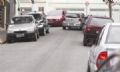 Moradores pedem fim de estacionamento em via 