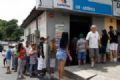 Apostadores tentam a sorte nas ltimas horas Apostadores fazem fila em lotrica em So Bernardo. Foto: Luciano Vicioni 