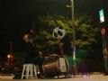 Dupla faz shows em ruas de SP com mscaras de cavalo e panda O Sax in the Beats se apresenta na Avenida Paulista, em So Paulo (Foto: Divulgao/Guilherme Veloso)