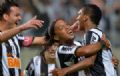 Galo d aula de talento e dedicao ao So Paulo, e segue na Libertadores Rver e Ronaldinho vibram com um dos trs gols de J (Foto: AFP)
