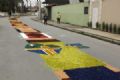 Dia de missas e ruas coloridas no ABCD Tapete no entorno da igreja Matriz, em Ribeiro Pires, decorado pelos fieis para a celebrao. Fotos: Rodrigo Pinto