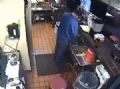  Cmera flagra gerente de pizzaria nos EUA urinando na pia da cozinha Gerente de pizzaria nos EUA foi flagrados pelas cmeras urinando na pia da cozinha (Foto: Reproduo/YouTube/N and Media)