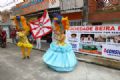 Primeiro dia de Carnaval leva folia para as ruas de Mau Mestre-sala e porta-bandeira da Beira Rio cativaram o pblico em Mau. Crdito: Roberto Mouro
