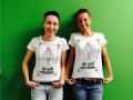 Campanha ''no transe com russos'' arrecada verba para tropas da Ucrnia A brasileira Eveline (dir.) e amiga usam camiseta da campanha (Foto: Arquivo pessoal/Eveline Buchatskiy)