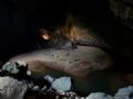  Acessvel apenas por rapel, maior caverna do mundo tem floresta e lago Barracas no interior de uma das cmaras da caverna (Foto: Ryan Deboodt/Divulgao/Oxalis)