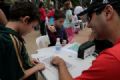 lbum da Copa do Mundo vira febre em Santo Andr Mais de 300 pessoas trocaram figurinhas neste domingo de manh. Foto: Andris Bovo