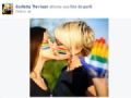 Facebook suspende conta de italiana por foto de duas mulheres se beijando Imagem publicada por italiana no Facebook fez sua conta ser suspensa (Foto: Arquivo Pessoal/Carlotta Trevisan/Facebook)