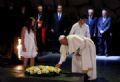  Papa pede que ''monstruosidade'' como o Holocausto nunca se repita Papa Francisco deixa coroa de flores em visita ao Museu do Holocausto de Jerusalm nesta segunda-feira (24) (Foto: Gali Tibbon/AFP)