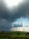  Centro-Oeste  regio propcia para formao de tornados, diz especialista Imagens mostram formao de tornado na regio de Taquarituba (SP) (Foto: Reproduo / TV TEM)