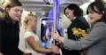  Casal surpreende passageiros ao se casar em trem do metr de NY Hector Irakliotis e Tatyana Sandler se casaram no metr de NY (Foto: Reproduo/YouTube/Dmx007)