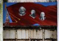  Antiga base sovitica na Hungria  conhecida como ''Pequena Moscou'' Mural com Marx, Engels e Lnin  uma das poucas coisas que manteve a cor na base (Foto: Darko Vojinovic/AP)