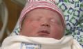 Beb ganha destaque nos EUA por nascer s 10h11 de 12/13/14 Menina Hazel Grace Zimmerman nasceu s 10h11 de 12/13/14 (Foto: Cleveland Clinic/AP)