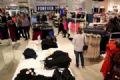Forever 21 abre para teste nesta quarta-feira Consumidoras aproveitam a manh de compras na nova loja do Golden Square Shopping. Foto: Andris Bovo.