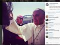 Rodrigo Santoro ganha a bno do Papa Francisco no Vaticano A atriz Nazanin Boniadi publicou foto em que Rodrigo Santoro ganha a bno do Papa Francisco no Vaticano (Foto: Reproduo/Instagram)