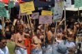  Praia da Califrnia quer permitir topless por direitos iguais da mulher Foto de 2009 mostra mulheres protestando no 'Dia Nacional em prol do Topless' em Venice Beach, praia de Los Angeles (Foto: Mark Ralston/AFP)