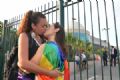Shopping impede entrada de manifestantes para beijao gay Marcela (dir.) foi agredida por seguranas do shopping durante Parada LGBT. Foto: Edu Guimares