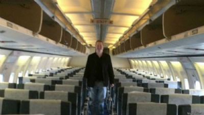  Ele foi o nico passageiro a bordo de um 737 - e voou na classe turstica Nigel Short viajou sozinho, sem upgrade mas com bastante gentileza da tripulao (Foto: BBC)