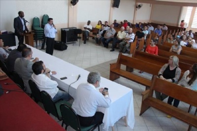 Jardim Itapeva recebe reunio sobre segurana pblica Cerca de 30 pessoas participaram da reunio. Foto: Gil Sobrinho
