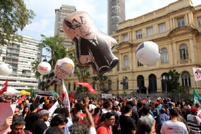 Manifestao contra reestruturao do ensino rene 35 mil em SP Alunos, professores e pais se reuniram em So Paulo contra reestruturao no ensino. Foto: Rodrigo Pinto 