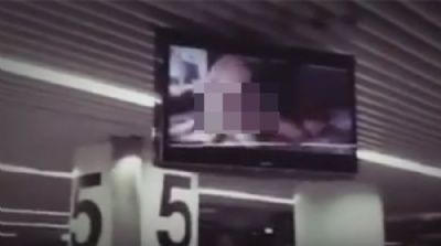 Vdeo imprprio  exibido por engano em aeroporto de Portugal Vdeo porn foi exibido por engano no aeroporto de Lisboa (Foto: Reproduo/YouTube/Rui Pires)