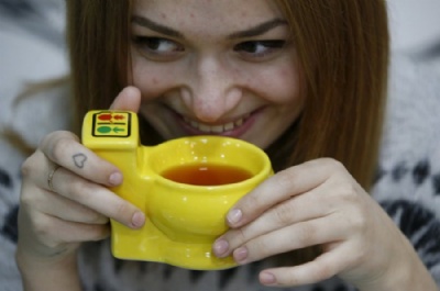 Caf usa xcaras em formato de miniprivadas na Rssia Caf de Moscou usa xcaras em formato de miniprivadas (Foto: Sergei Karpukhin/Reuters)