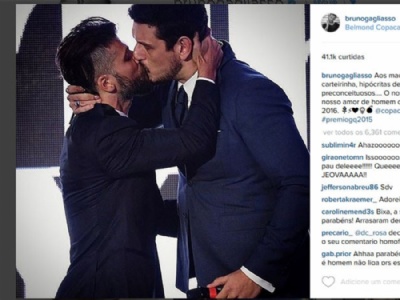 Gagliasso beija Joo Vicente durante evento: ''Aos machistas de carteirinha'' Bruno Gagliasso beija Joo Vicente durante evento no Rio (Foto: Reproduo/Instagram)