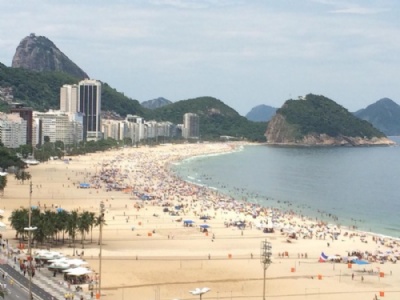 Rio tem sensao trmica de 42,9C neste domingo Banhistas aproveitaram o dia de sol no Rio de Janeiro em praia da Zona Sul (Foto: Henrique Coelho / G1)