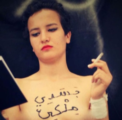A feminista tunisiana que escandalizou o mundo rabe com seu corpo nu A foto que Amina Sboui publicou em 2013 no Facebook desencadeou polmica que dura at hoje (Foto: Reproduo)