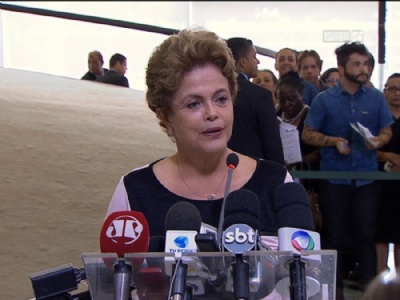 Dilma completa 68 anos em meio a processo de impeachment Dilma, na mais recente entrevista que deu  imprensa, na sexta (11), no Palcio do Planalto (Foto: Reproduo/NBR)