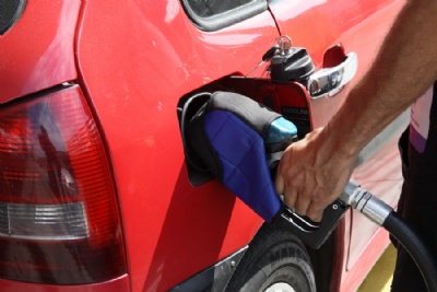Abastecer veculos com gasolina ainda  mais vantajoso Abastecer com etanol  vantajoso quando o preo do litro est abaixo de 70% do valor da gasolina. Foto: Andris Bovo