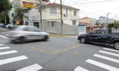 Moradores reclamam de acidentes frequentes em cruzamento de So Caetano Foto: Nario Barbosa/DGABC