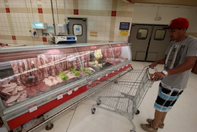 Vendas em supermercados devem crescer at 15% no Carnaval Setores de bebidas e carnes so os mais procurados pelos consumidores. Foto: Fabiano Ibidi