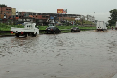 Chuva forte deixa estragos na Regio Avenida dos Estados, em Santo Andr, foi a primeira a registrar pontos de alagamento. Foto: Rodrigo Pinto