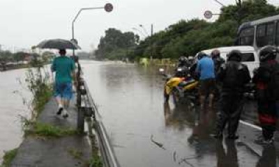 Chuva forte causa enchentes e congestionamento em Santo Andr Foto: Celso Luiz/DGABC 