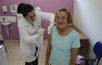 Vacinao contra a H1N1 comeou para grupos de risco em Mau Crdito: Evandro Oliveira