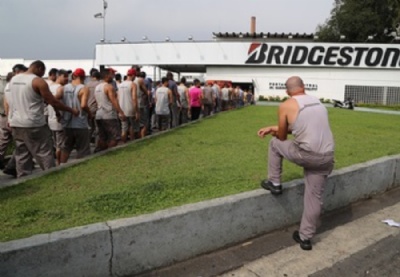Bridgestone demite 100 trabalhadores em Santo Andr A empresa justificou os cortes como necessrios para adequar o nvel da produo  demanda do mercado. Foto: Andris Bovo