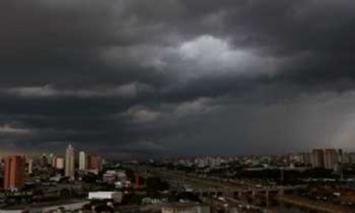  Tempestade derruba 177 rvores, deixa 1 morto, 8 feridos e bairros sem luz em SP Foto de divulgao