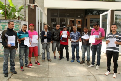 Demitidos da NET permanecem sem pagamentos rescisrios  Um grupo de 20 trabalhadores assinou homologao na semana passada. Foto: Rodrigo Pinto